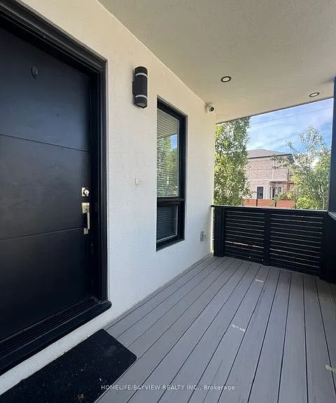 311 Linsmore Cres #3 — Photo 1