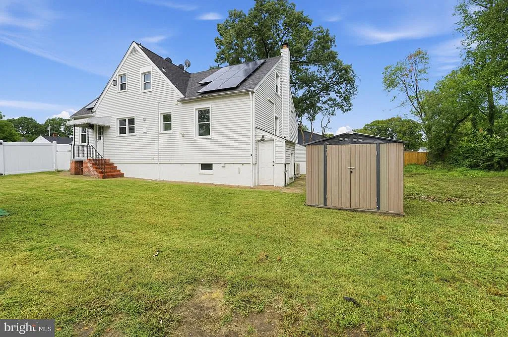 3 bed, 1.0 bath, 1000 sqft, $2,700 — Photo 4