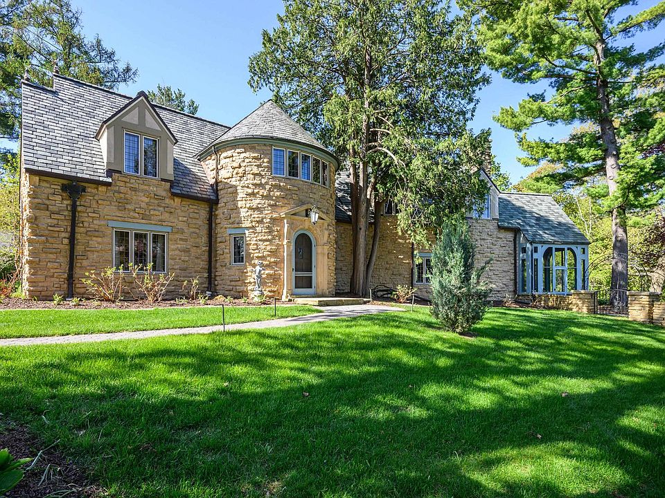 1st image of 3452 Crestwood Dr