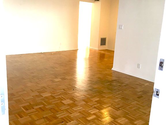 3rd image of 2616 N Beachwood Dr APT 3