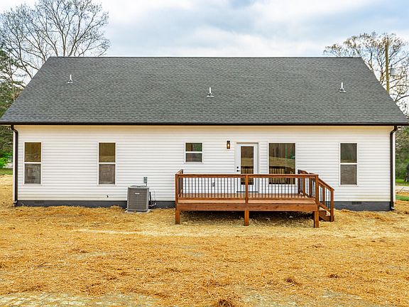 3rd image of 282 Glade Rd