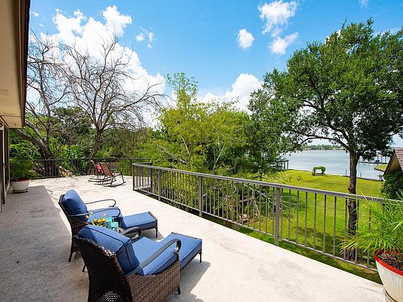 3rd image of 299 Lakeshore Dr