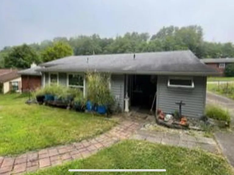 114 Hall St — Photo 5