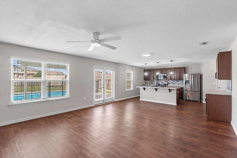 5 bed, 2.5 bath, 2598 sqft, $2,445 — Photo 3