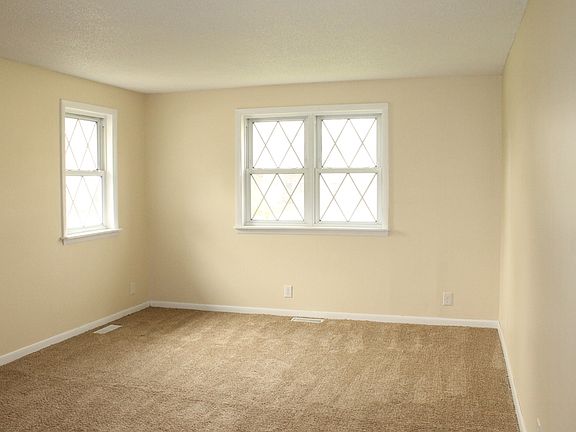 living room w/new carpet