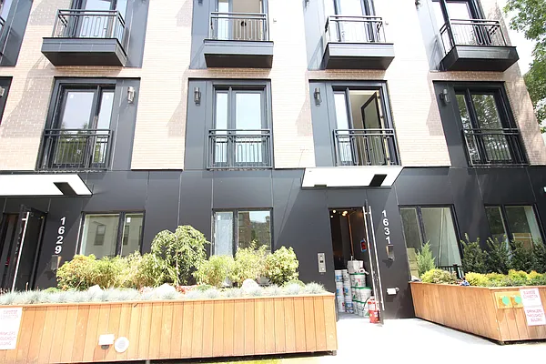 Rented by Nooklyn NYC LLC | media 45