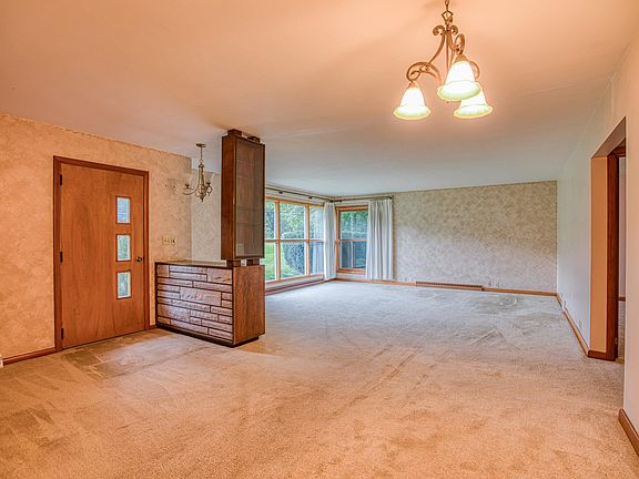 4th image of 953 Badger Rd