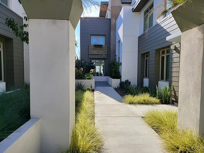 2 bed, 2.5 bath, 1075 sqft, $3,380 — Photo 3