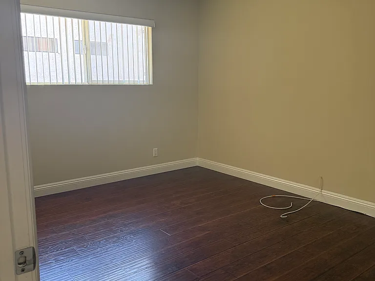 5445 Kester Ave #105 — Photo 9