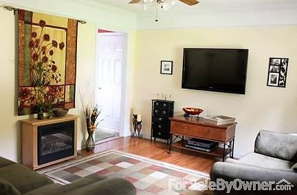 Living Room
						:
						Notice the Beautiful Trim Molding, This room could also be used as a Dining Room