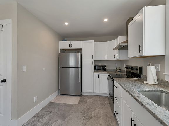 5th image of 18 Chestnut St #16