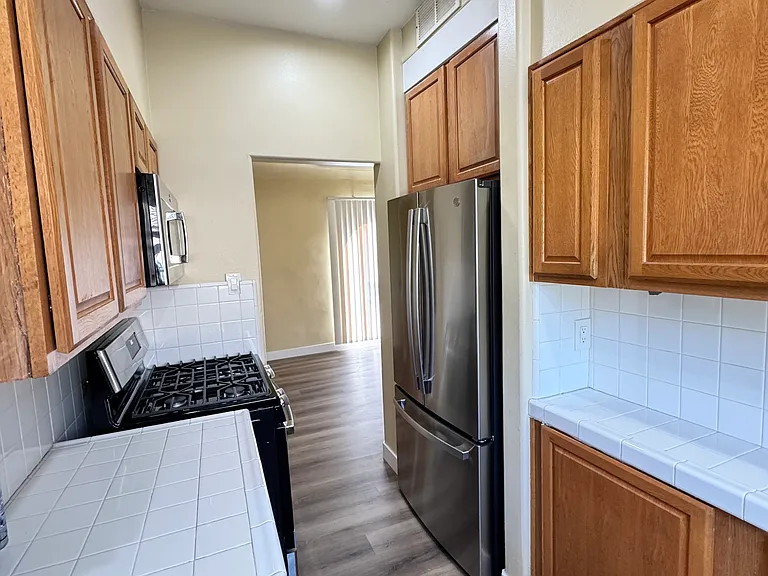 1456 1/2 Rose Ave — Photo 3