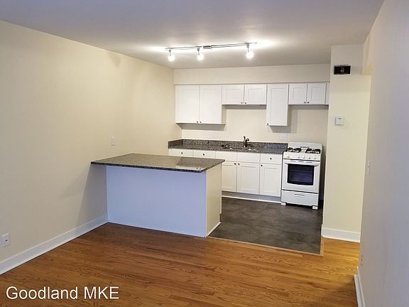2nd image of 1441 N Franklin Pl APT 20