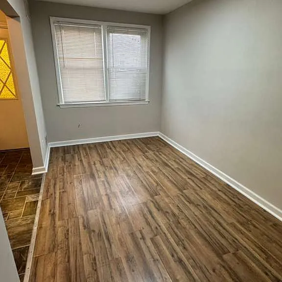 2439 Ashton St — Photo 6