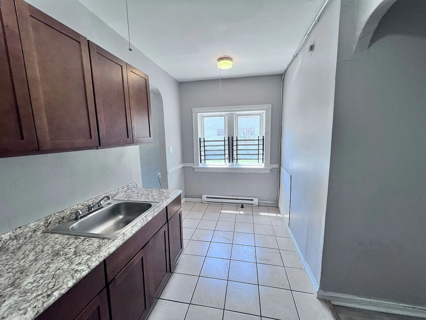 Spacious Apartment for Rent 848 Linn Drive, Cleveland, OH 44108 — Photo 4