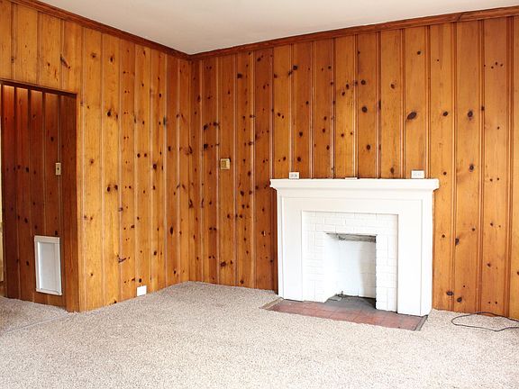 2nd image of 203 Doyle St