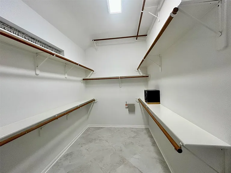 16807 Laguna Springs Dr — Photo 35