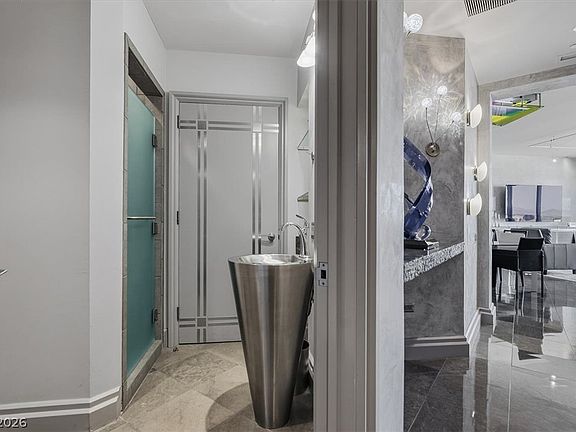 5th image of 2877 Paradise Rd Unit 2603