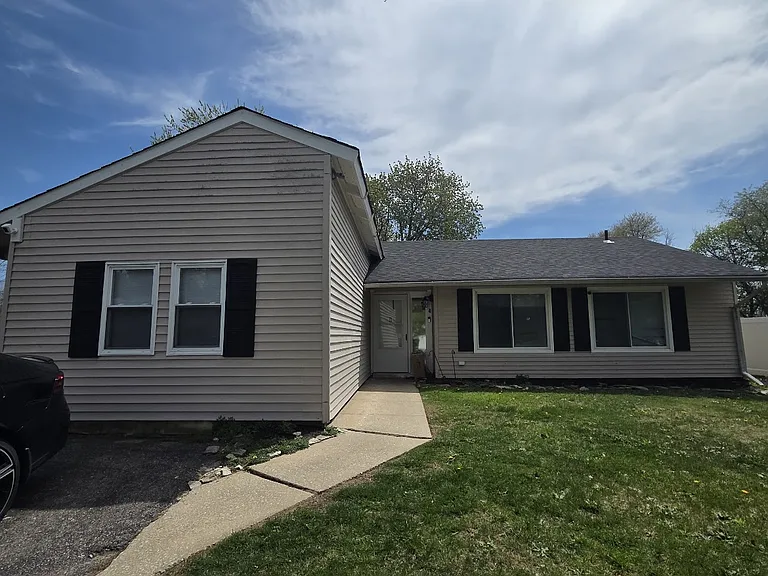 4 Price Ln — Photo 2