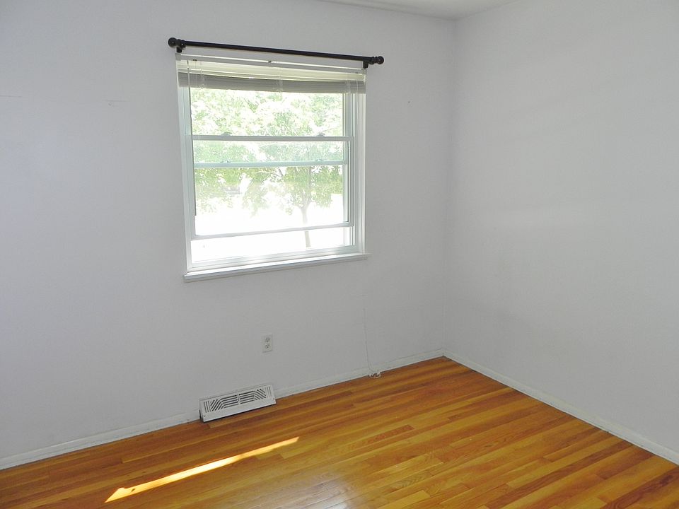 1st image of 36747 S Lake Shore Blvd