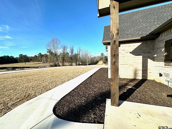 5th image of 229 Brooks Dr