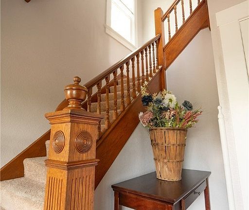 5th image of 105 Saint Clair St