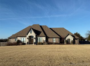 111 Spurlock Dr, Fort Gibson, OK 74434