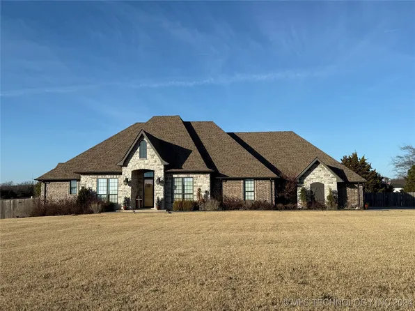 111 Spurlock Dr, Fort Gibson, OK 74434