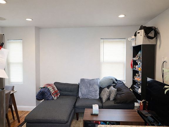 3rd image of 7 Jaques St