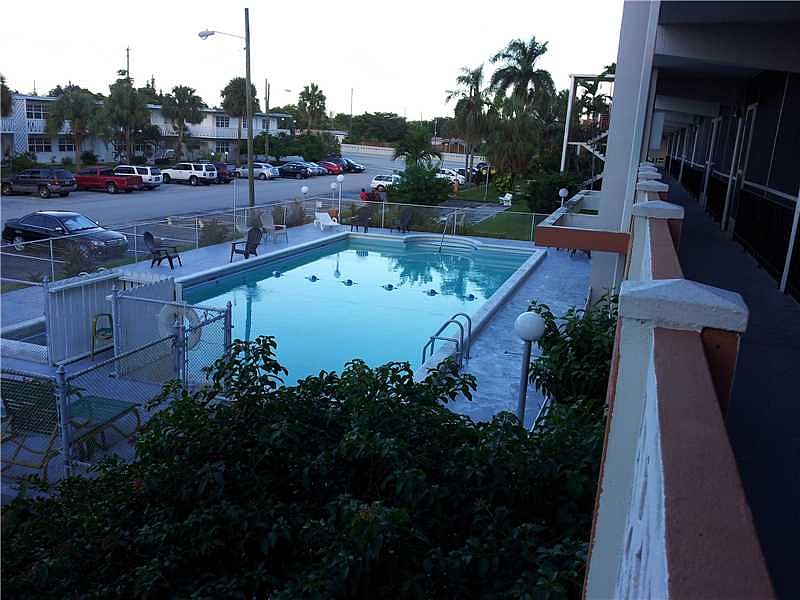 1st image of 1450 NE 170th St APT 304