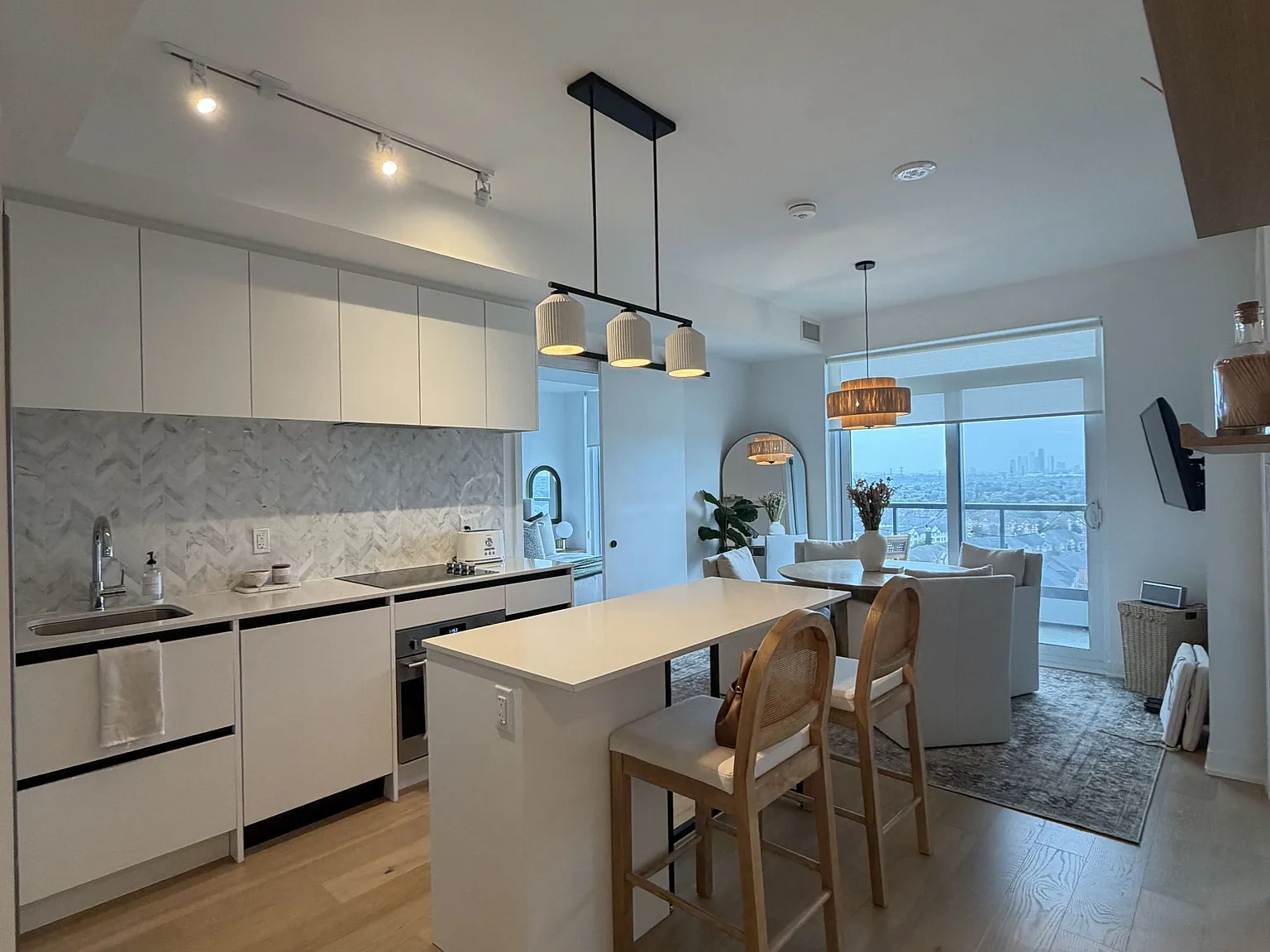 7950 Bathurst St — Photo 4
