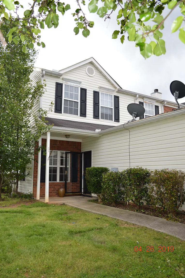 11 Hampton Dr photo 1