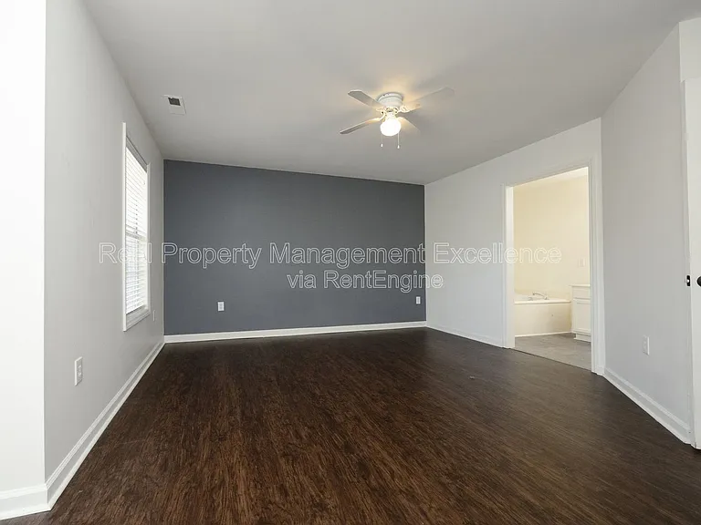 521 Renshaw Ct — Photo 15