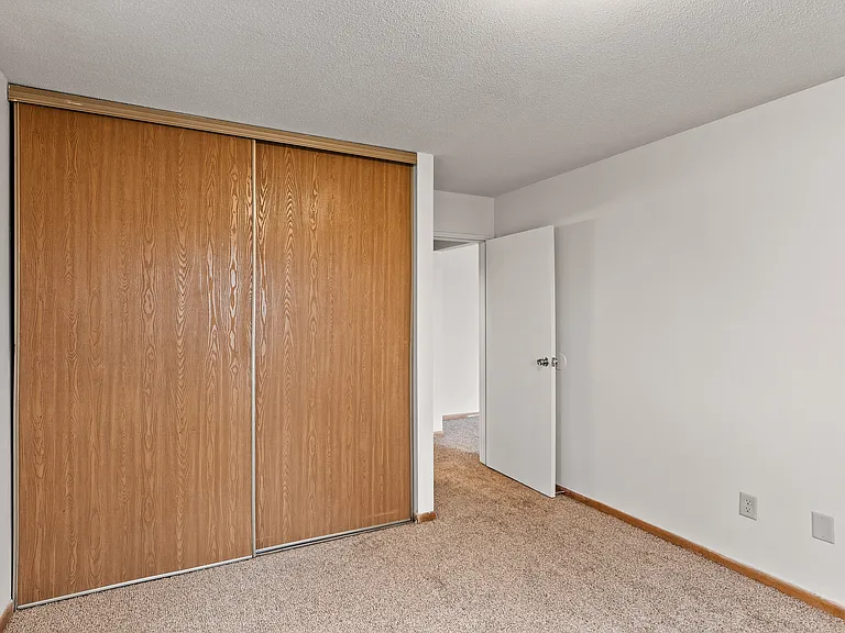 647 37th Ave NE #203 — Photo 7