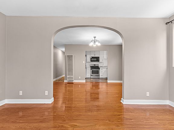 3rd image of 1181 N Berendo St