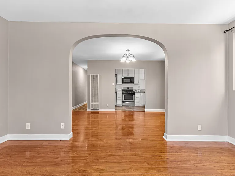 1181 N Berendo St — Photo 3