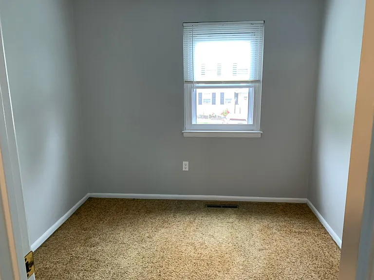 22 Cayuga Ct — Photo 9
