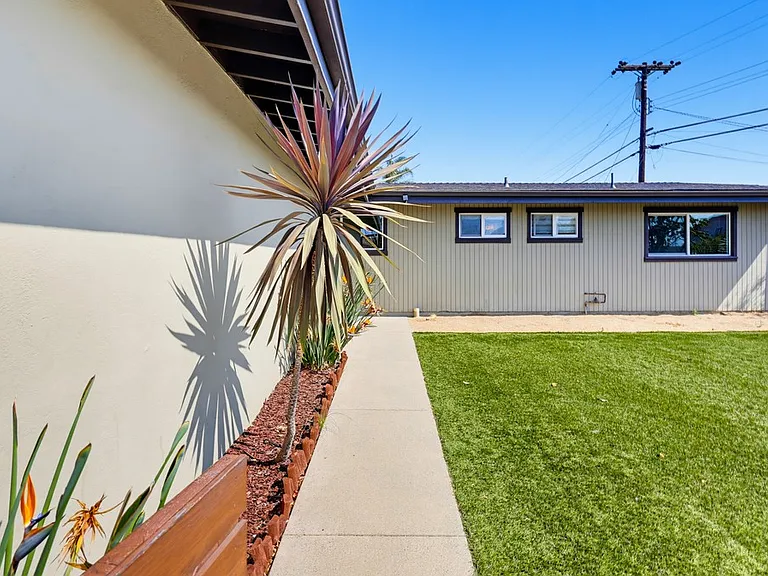 4996 Mount Almagosa Dr — Photo 4