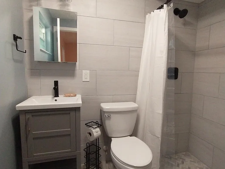 Primary en suite bathroom, custom tiled shower