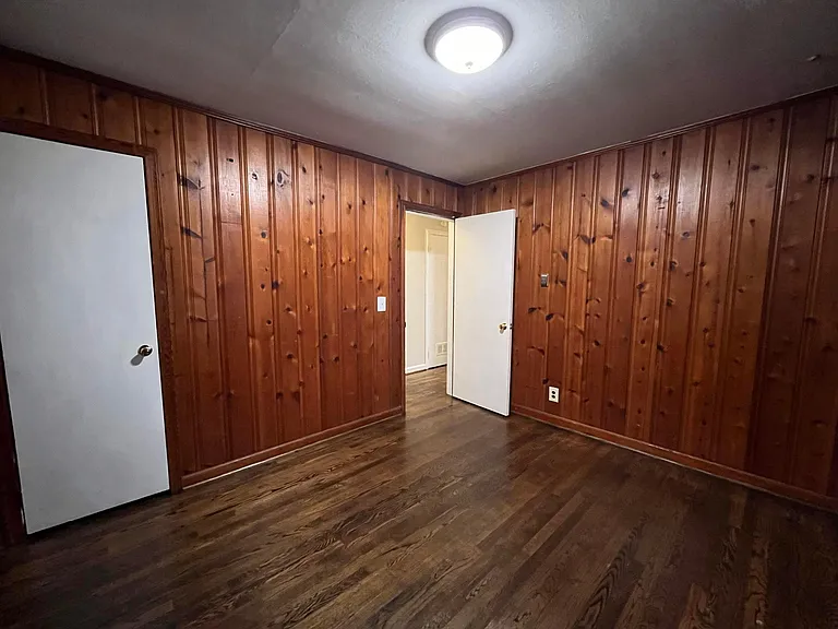 128 Baker St — Photo 16