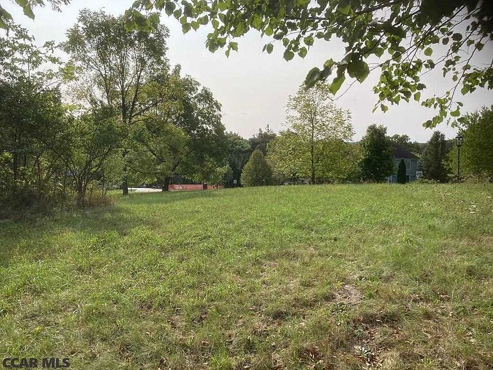 2nd image of 165 Gas Light Cir