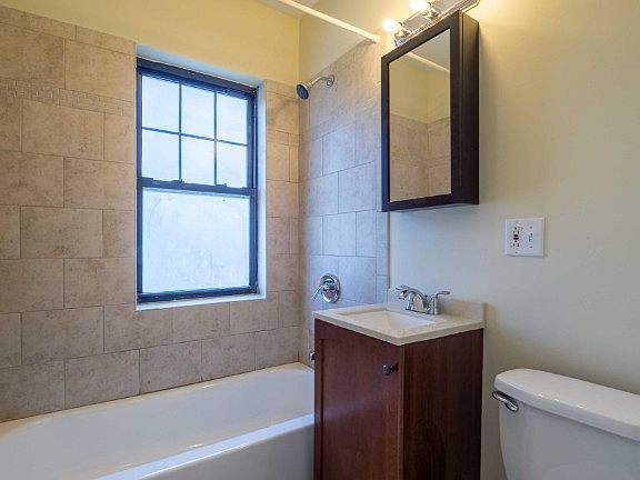 5th image of 1101 W Wellington Ave #2948