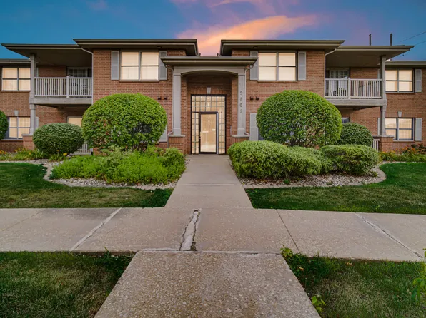 9802 Wildwood Cir Unit 1-A, Munster, IN 46321