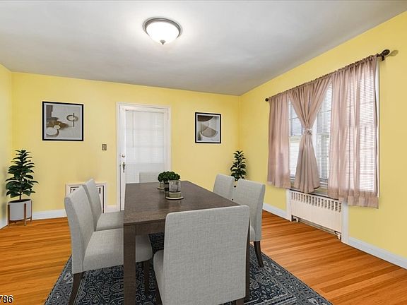 5th image of 2849 Verona Ave