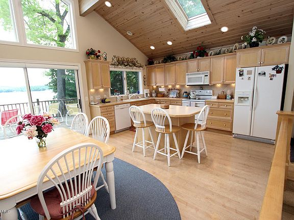 5th image of 603 W Pickerel Lake Dr