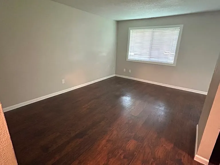 525 Stevens St SW — Photo 4