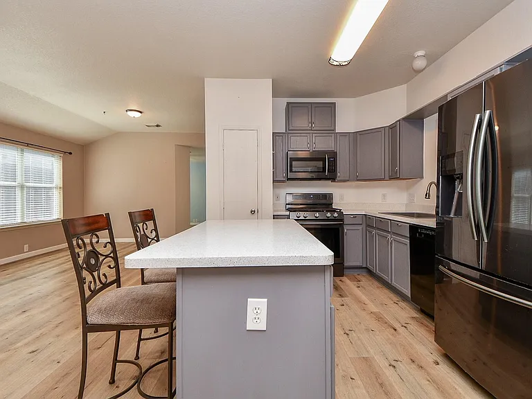4818 King Hallow Ln — Photo 12