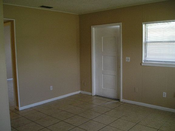 3rd image of 4719 Murray Hill Dr