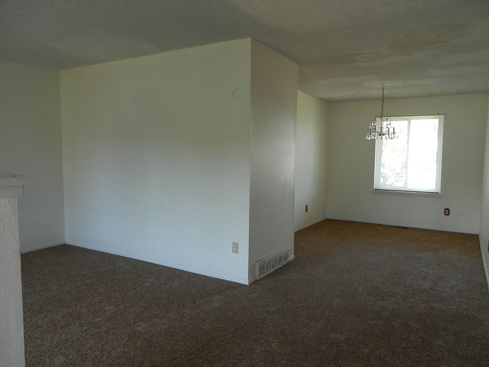 2nd image of 19291 E Floyd Ave