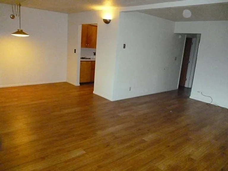 503 W Commercial Ave — Photo 5